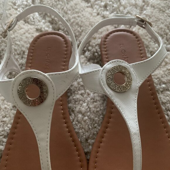 Le Chateau White  Flat Sandals (Brand New) - Picture 4 of 7